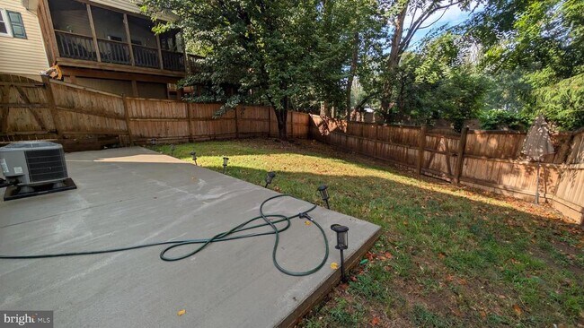 Building Photo - 5813 Shana Pl