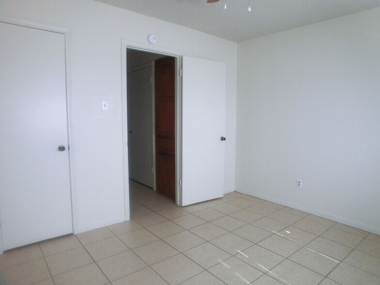 Building Photo - 302 Sorrell Dr