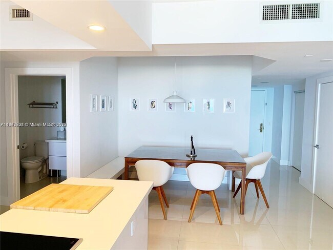 Building Photo - 4779 Collins Ave