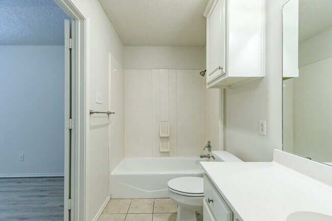Building Photo - Wonderful Duplex in Southwest Lubbock!