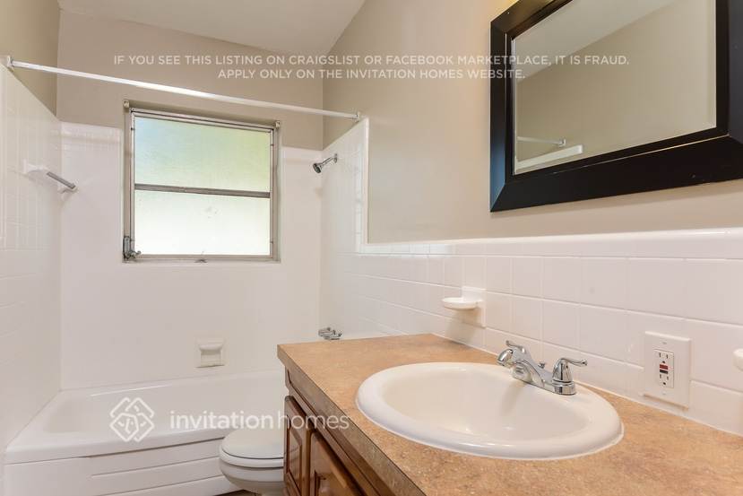 Building Photo - 2359 Eastwood Dr