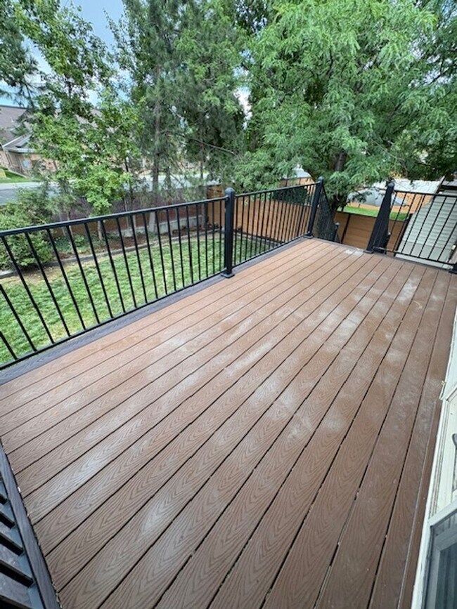 Building Photo - 5 Bed / 3 Bath Townhome in Murray!