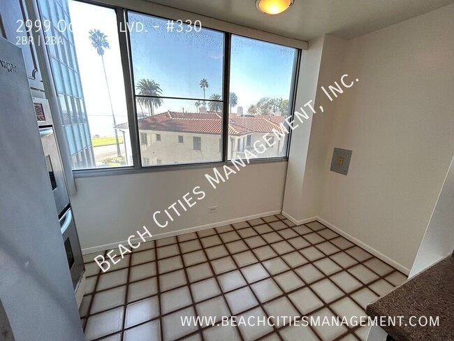 Building Photo - Large, Pet-Friendly Condo with Ocean Views...