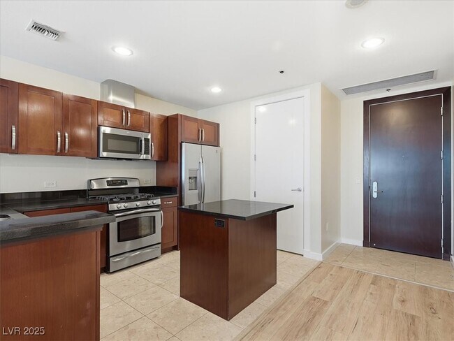 Building Photo - 4575 Dean Martin Dr