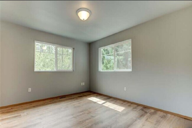 Building Photo - Beautiful Town House in Olympia