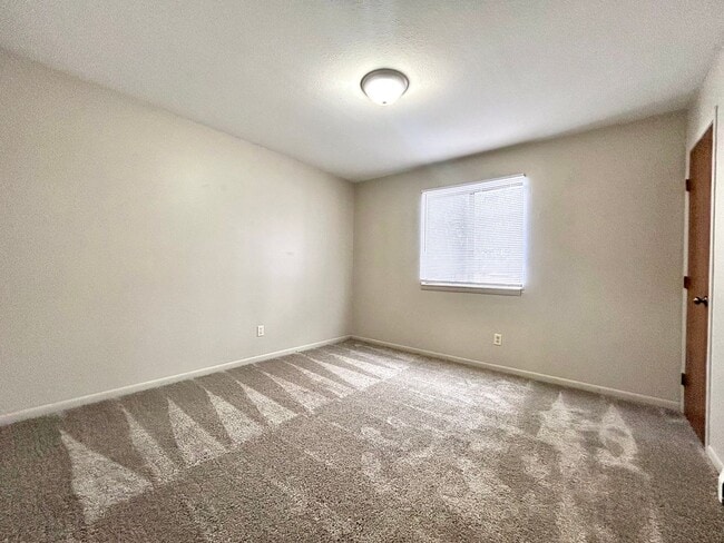 Building Photo - 3924 Kenowa Ave