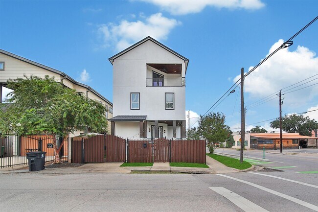 Building Photo - 1035 Herkimer St