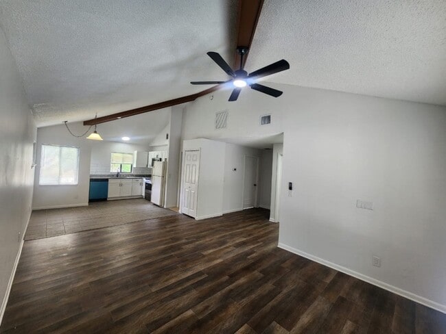 Building Photo - 431 Geneva Dr