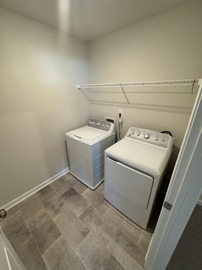 Building Photo - Beautiful 3 Bedroom 3.5 Bath Townhome in Lawrenceville.