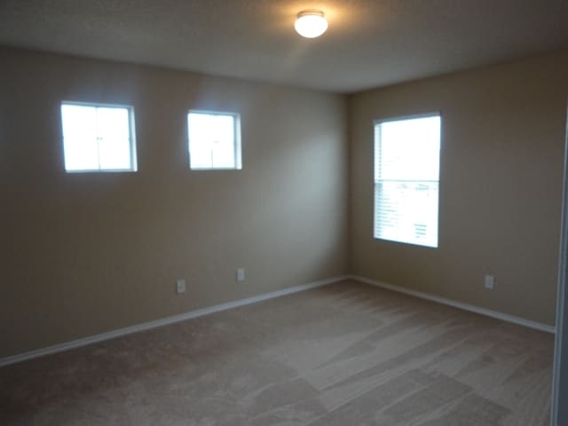 Building Photo - 9811 Rainbow Crk