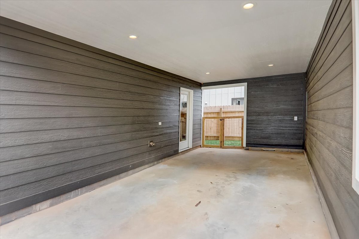 Carport - 1 W Citra St