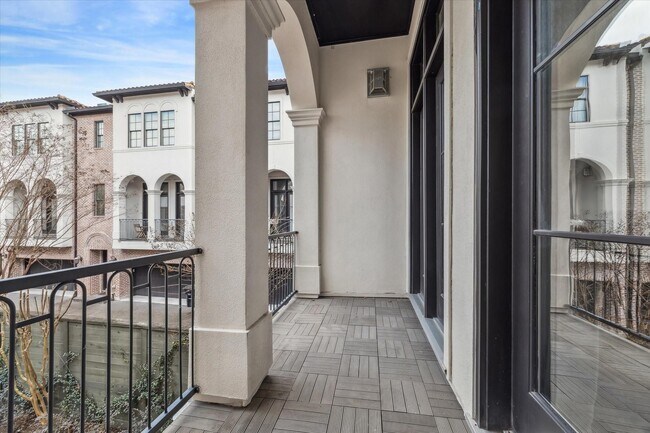 Building Photo - 3917 Gramercy St