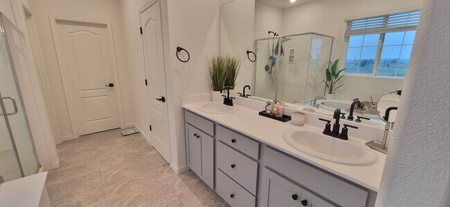 Building Photo - Tastefully Done & Stunning Place to Call Home