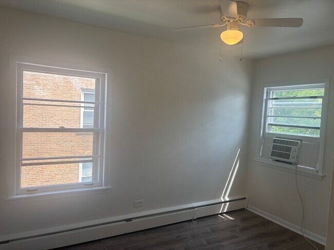 Building Photo - 7074 W Diversey Ave