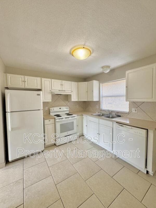 Building Photo - 208 SW 6 St