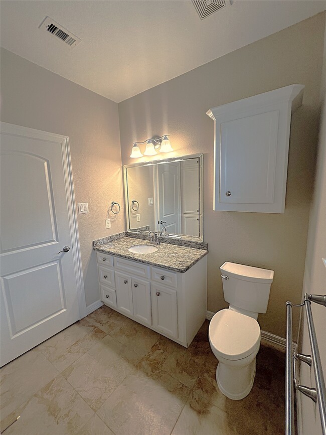 Building Photo - 9723 Highland Pointe Dr