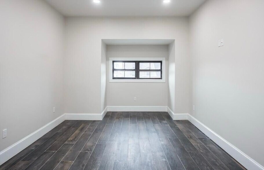 Building Photo - 605 Massachusetts Ave