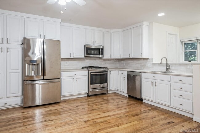 Building Photo - 140 Woodside Ave