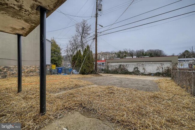 Building Photo - 4429 Newport Ave