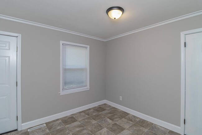 Building Photo - 3 BR | 1 BA Brick Home in Goldsboro - just...