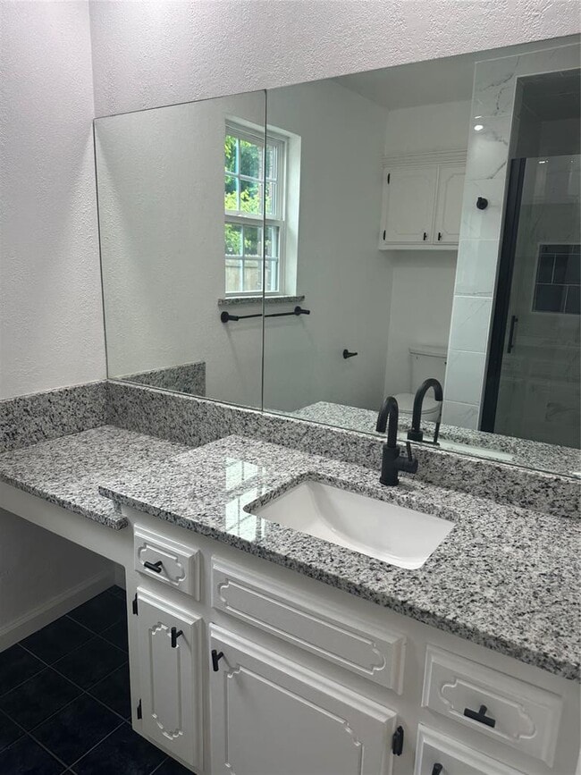 Building Photo - 1318 Alviola Ave