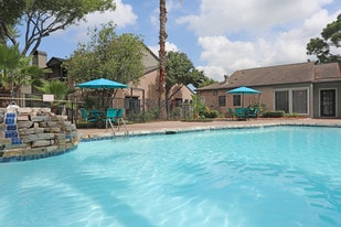 Building Photo - Lakes at Madera
