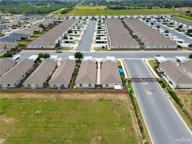 Building Photo - 2013 Stardust Ln