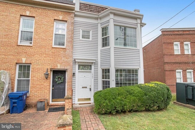 Building Photo - 1427 Powhatan St