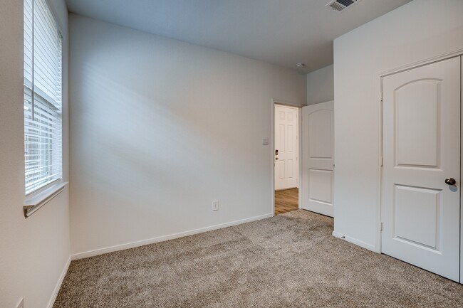 Building Photo - 1225 Antelope Passing Dr