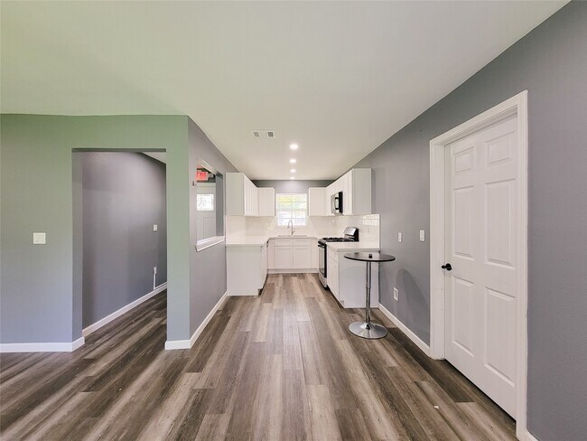Building Photo - 6327 Mardale Dr