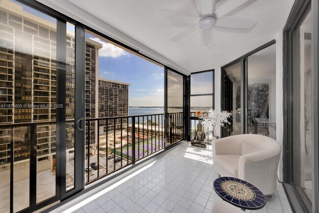 Building Photo - 1915 Brickell Ave