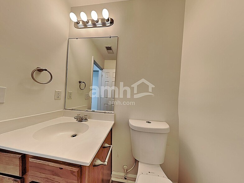 Building Photo - 97 Pine Ridge Dr