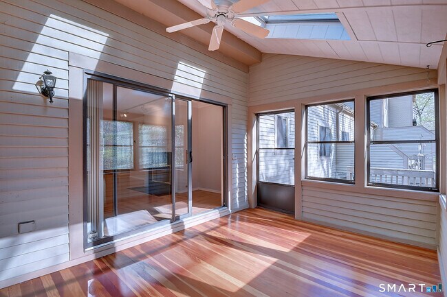 Building Photo - 4 Stonington Ct