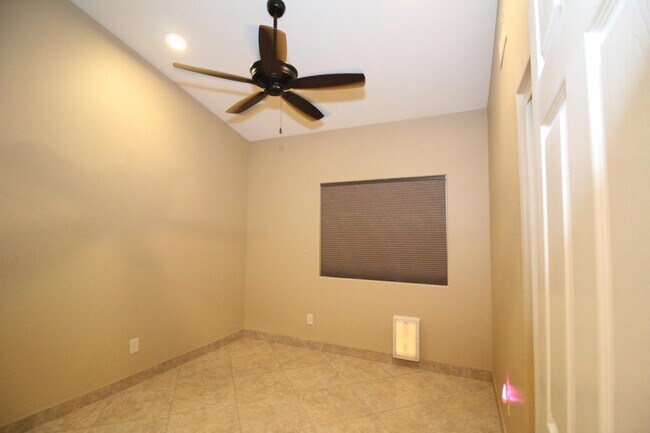 Building Photo - 5437 W Bluefield Ave