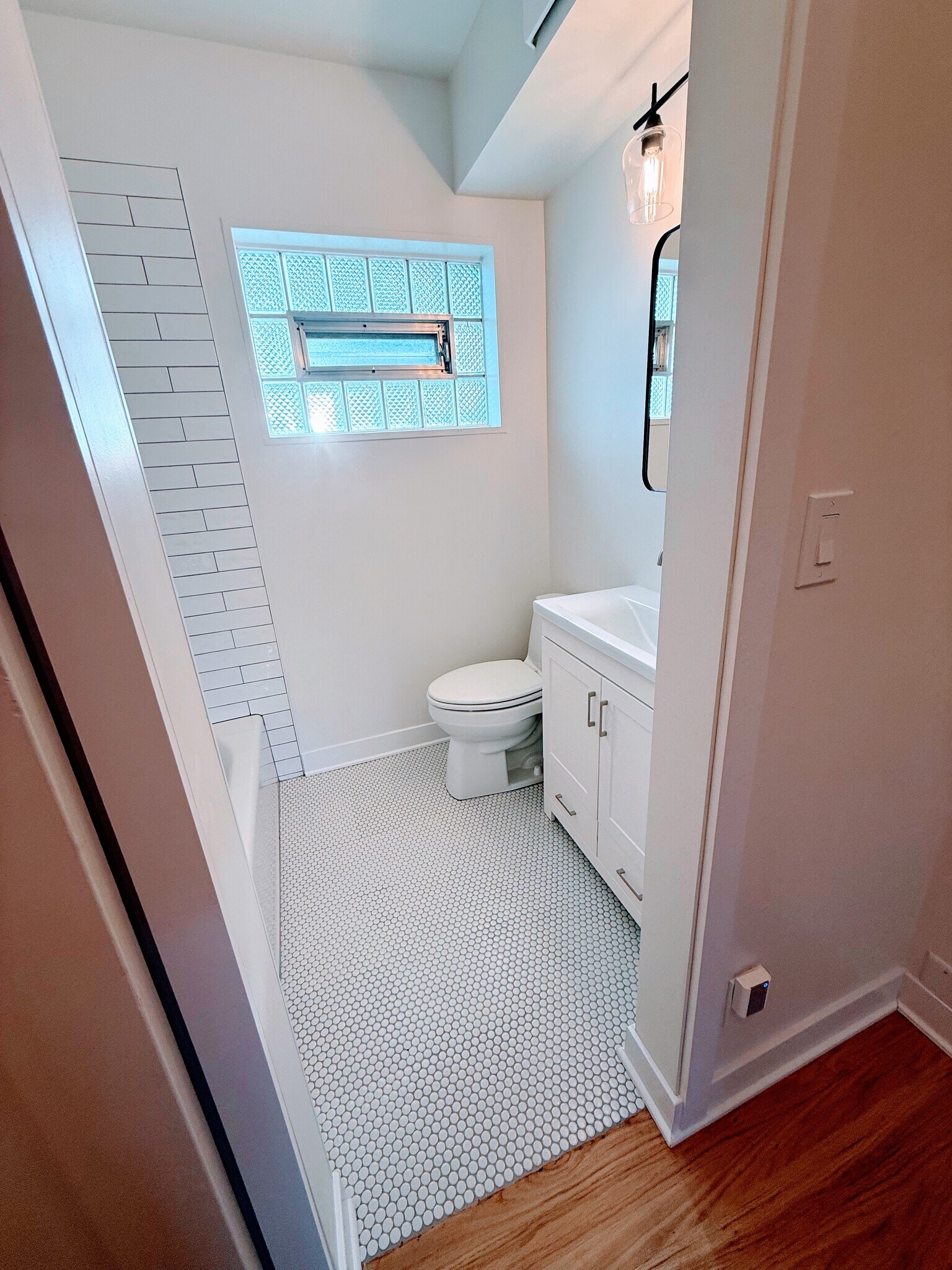 Full Bathroom 2nd Floor - 470 E Vallette St