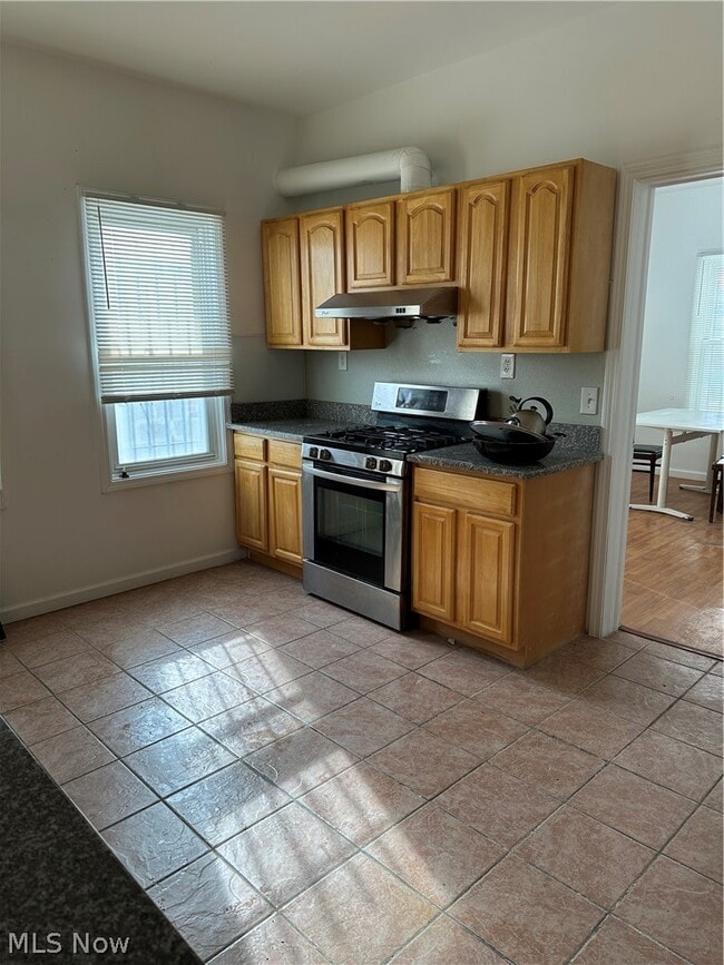 Building Photo - 1439 E 31st St