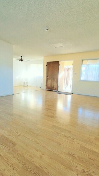 Living rm leading to breakfast area - 2239 N Frederic St