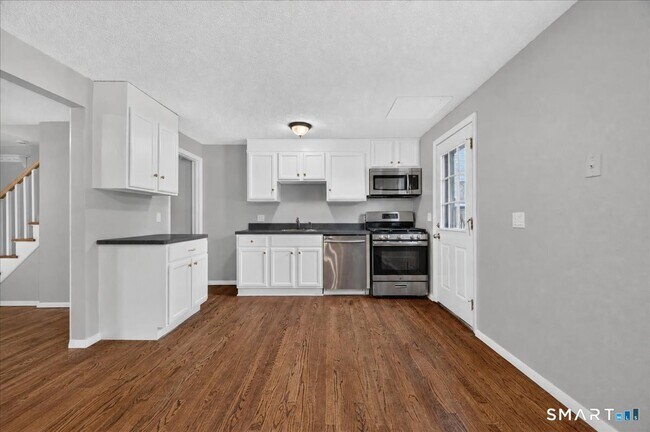 Building Photo - 6 Carolina Dr