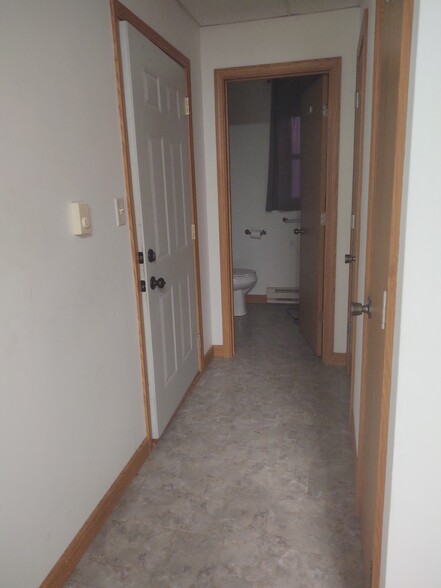 Hallway - entrance, closets, and bathroom - 604 S Shabbona St