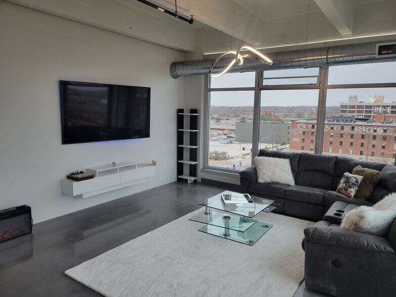 Building Photo - 120 SW 5th St