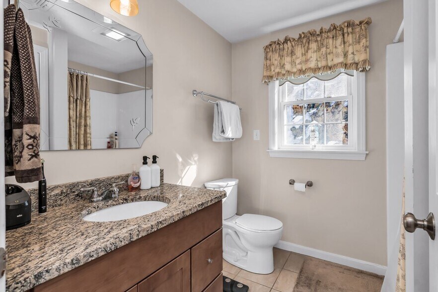 Building Photo - 6 Gedney Dr