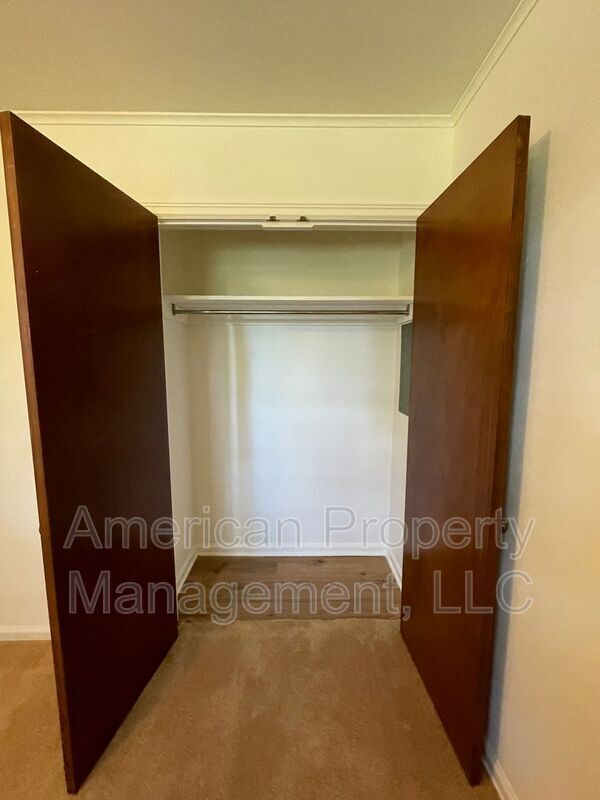 Building Photo - 5102 E 33rd St