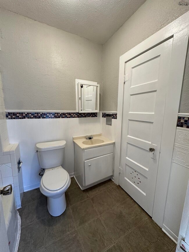 Building Photo - 1657 Keeler Ave