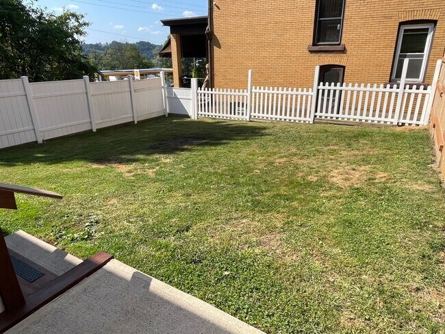 Building Photo - 192 Sheridan