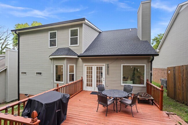 Building Photo - 1009 Elmshade Ln
