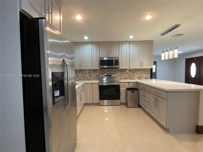 Building Photo - 490 Bonaventure Blvd