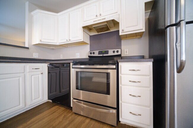 Building Photo - "Charming 3-Bedroom Retreat with 2 Full Baths in Gastonia - Your Cozy Haven Awaits!"