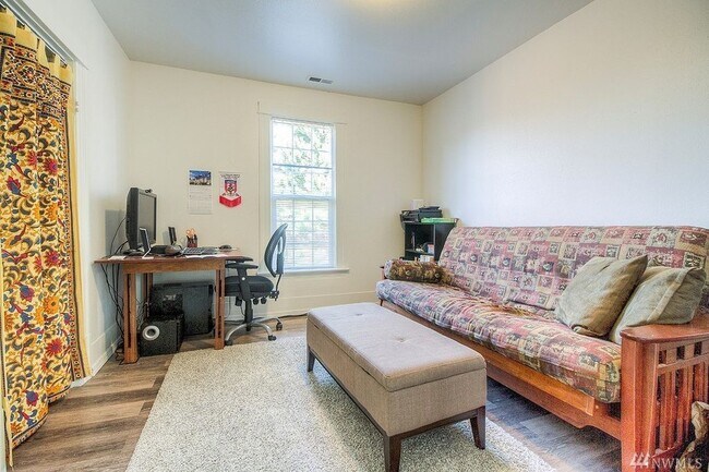 Building Photo - Columbia City Triplex
