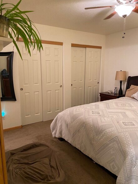 Primary double closets - 3761 Mt Flora St