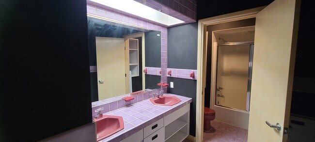 Building Photo - 1460 West Alex Bell Road